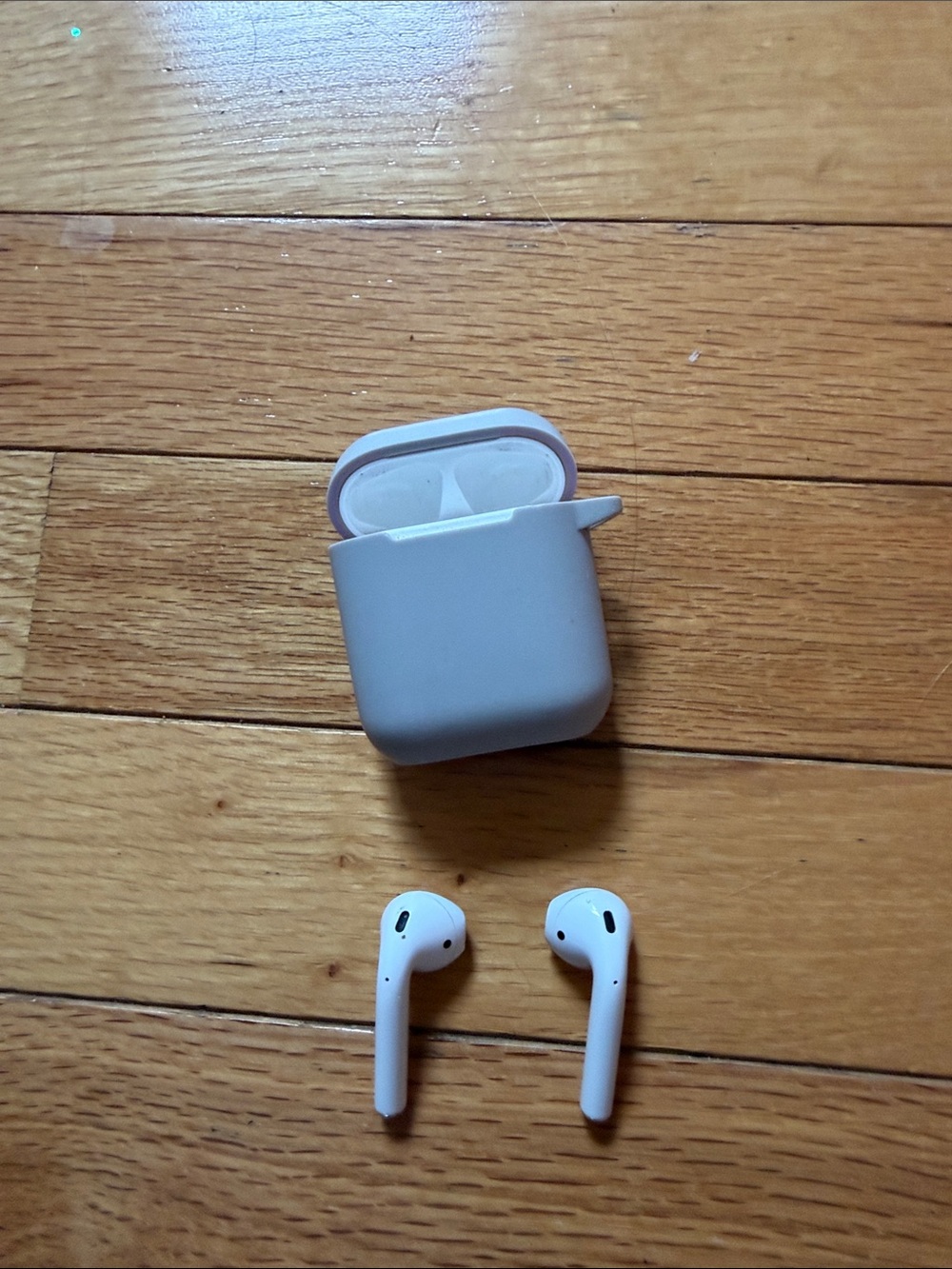 Apple White Wireless Earbud Headphones with Charging Case